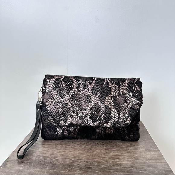 SHEIN Black and Cream Snakeskin Clutch - Picture 1 of 5